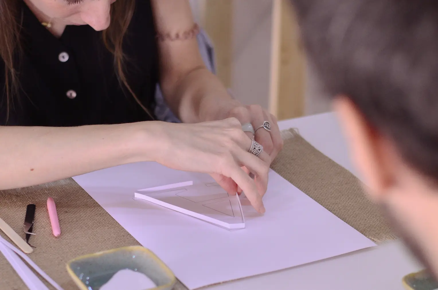 un taller creativo como plan original para regalar con alma