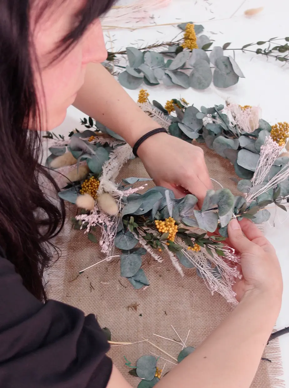 taller de corona de flores preservadas