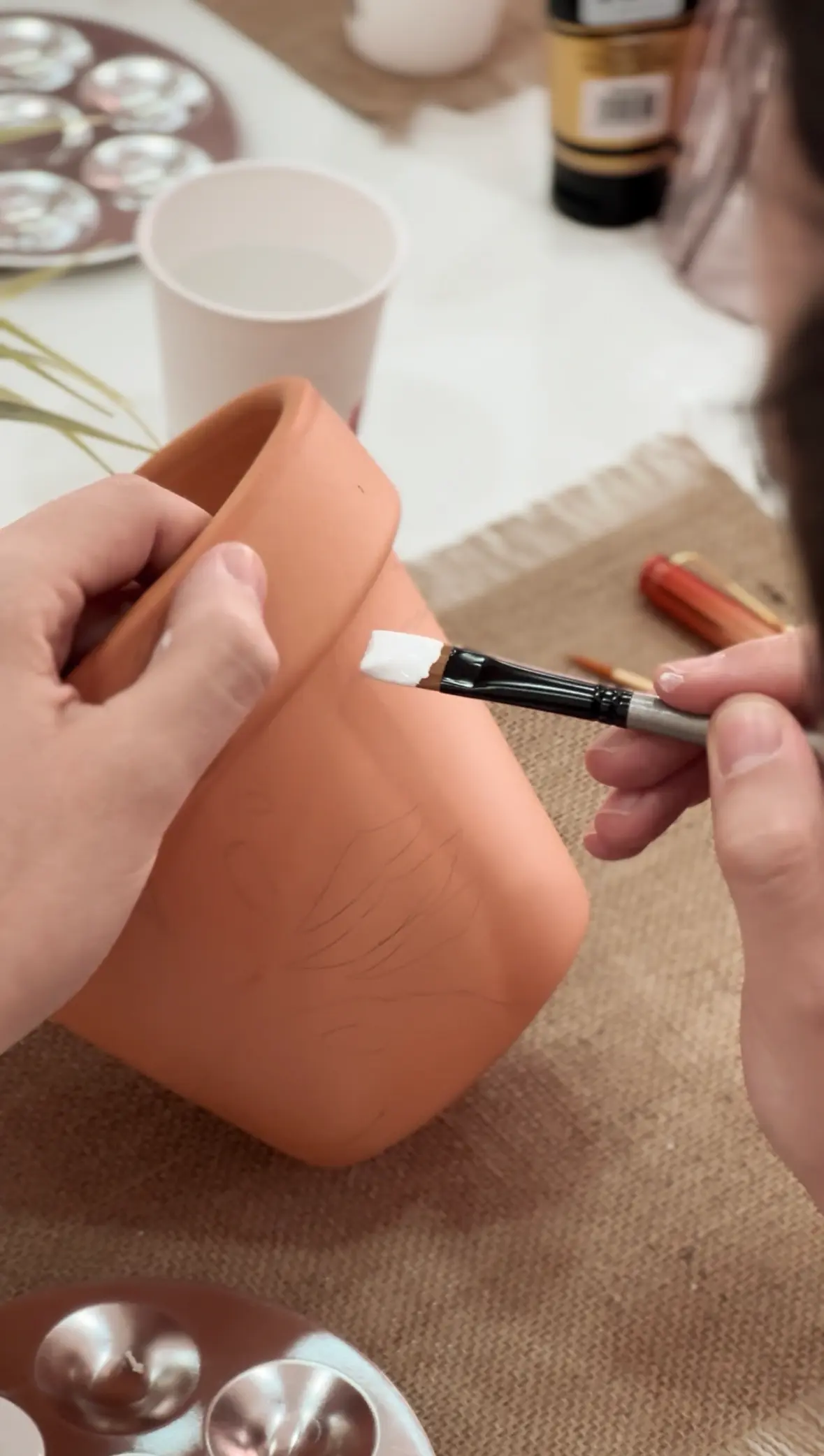taller de pintar macetas de barro