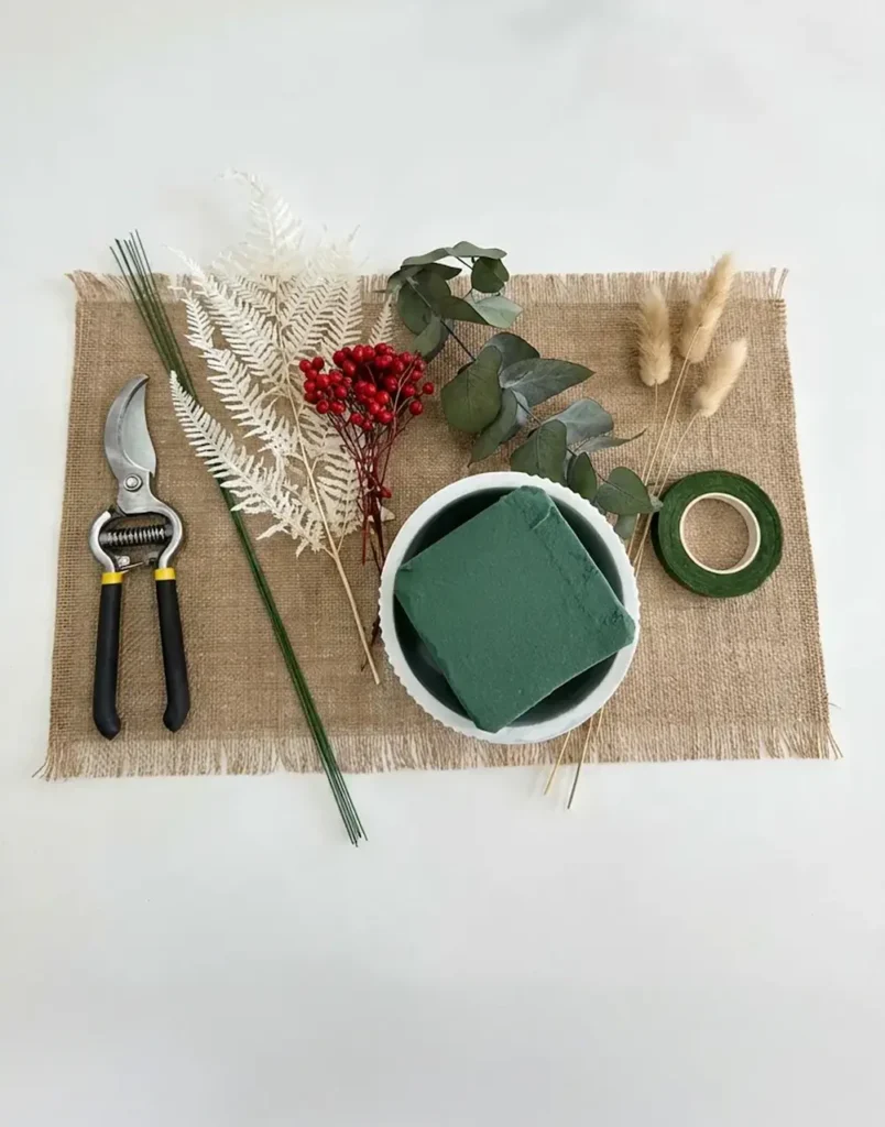 materiales básicos para crear una maceta de flores preservadas