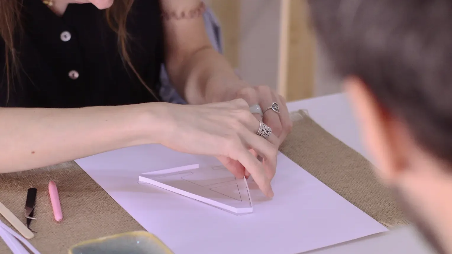 un taller creativo como plan original para regalar con alma